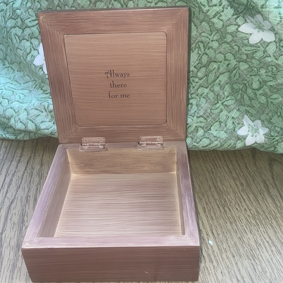 Willow Tree “Quiet Memories” collectible box - Picture 2 of 6